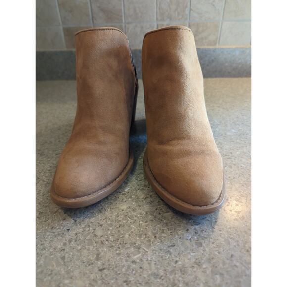 Qupid Tan Suede Booties Southwestern Blanket Heel detail 2.5" Women's Size 8 - Picture 4 of 9